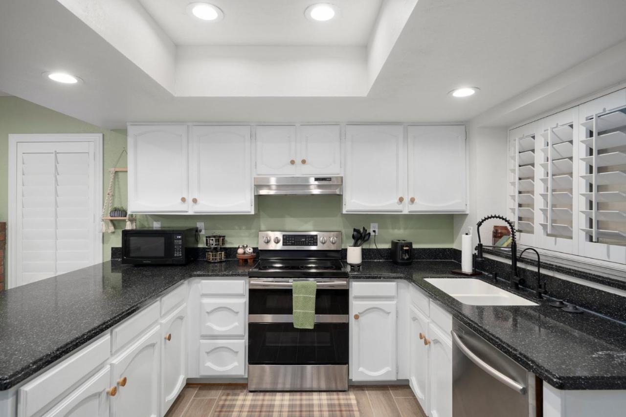 Large Pool With Diving Board, Remodeled 3Bdrm, Near State Farm Stdm And More! Peoria Bagian luar foto